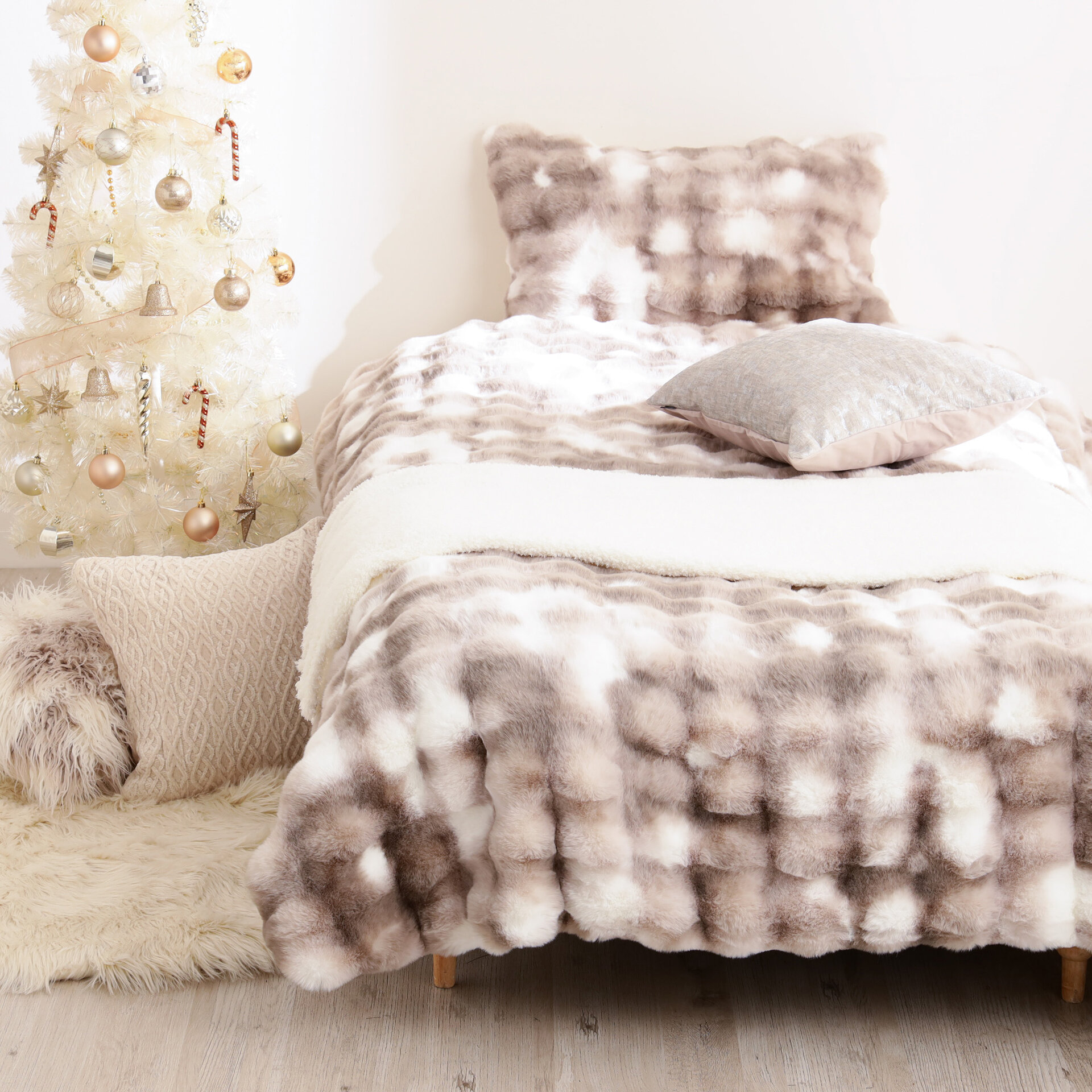 K様へ感謝お嫁入‼️干したてふかふか‼️FUTON蔵出婚礼敷きふとん降誕祭色赤緑2枚 K様へ感謝お嫁入‼️干したてふかふか‼️FUTON蔵出婚礼